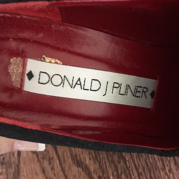 Donald J Pliner Black Woven Pumps. - Picture 9 of 10